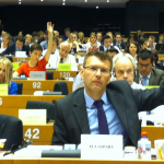 TTIP-Abstimmung im Handelsausschuss: vorne Konservativer Daniel Caspary, in rot: Grüne Ska Keller